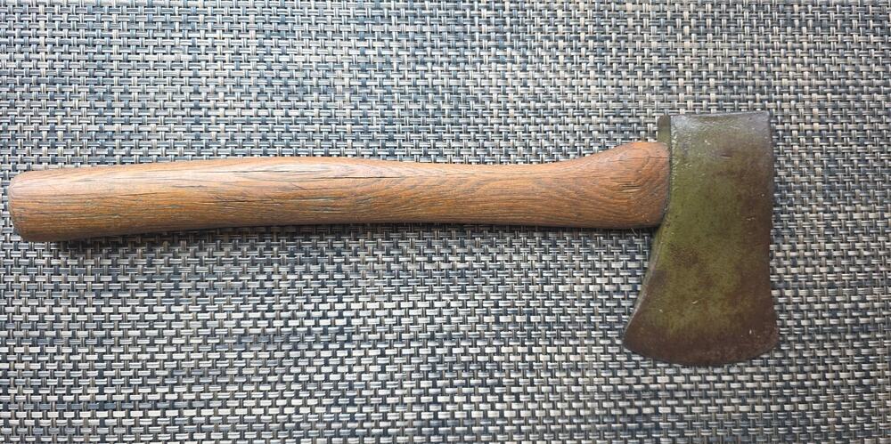 US Plumb 1943 US WWII hatchet Very Good condition.